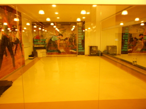 Gold's gym, Kandivali